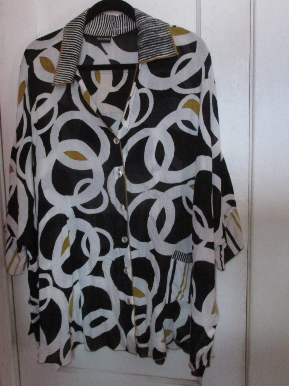 Iguana Art To Wear Oversized Button Down XL black White Yellow
